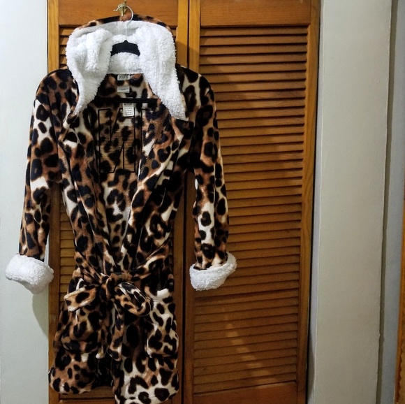 ❌SOLD❌PINK VS Sherpa Lined Robe XS/Small - Picture 7 of 7